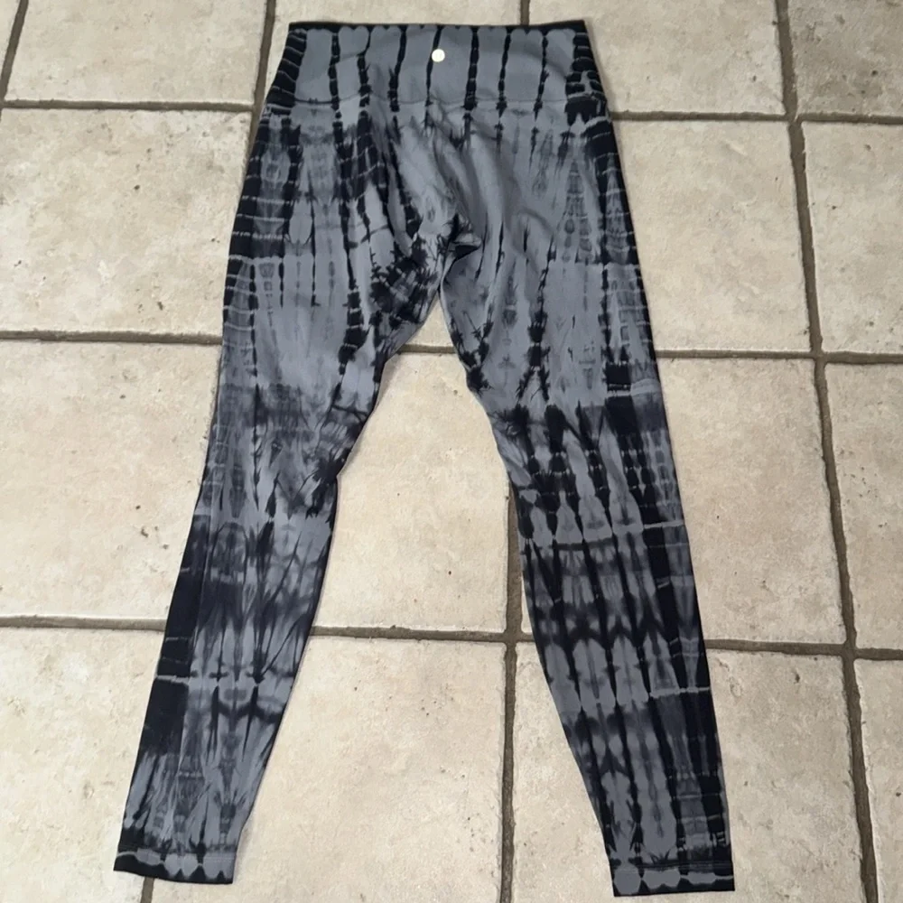 Lululemon - Picture 2 of 5